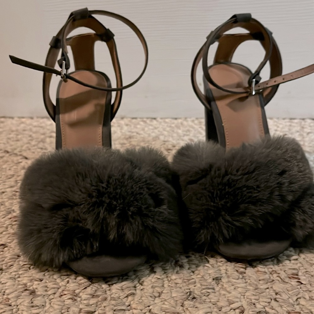 Never Worn - Size 6.5 faux fur block heel sandals - grey